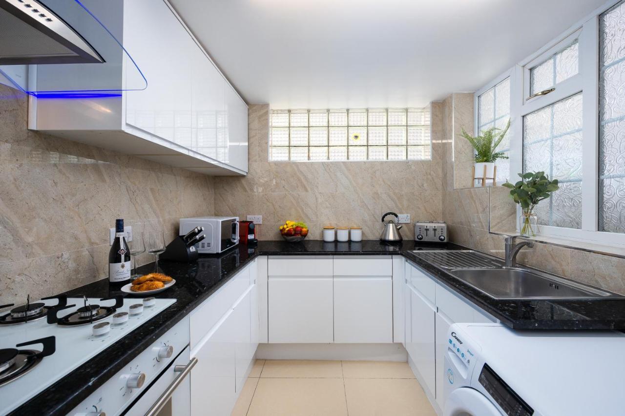 Spacious 4 Bedroom House Next To Kensington Palace ลอนดอน ภายนอก รูปภาพ