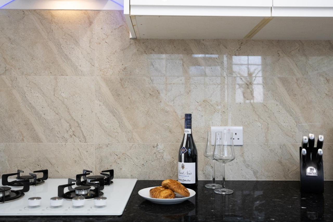 Spacious 4 Bedroom House Next To Kensington Palace ลอนดอน ภายนอก รูปภาพ